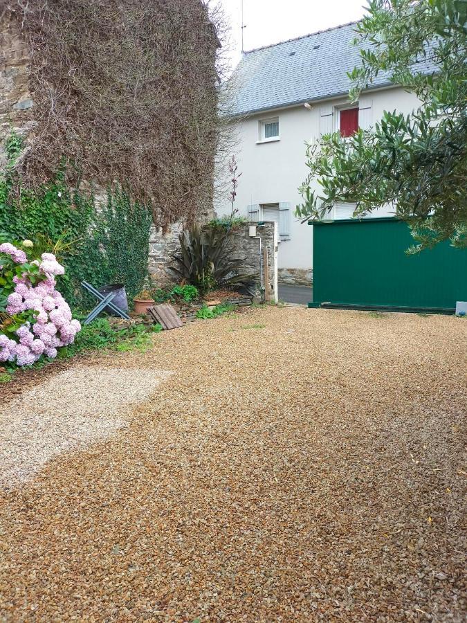 Appartement Au Centre Ville Avec Un Beau Jardin Prive Lannion Exteriér fotografie
